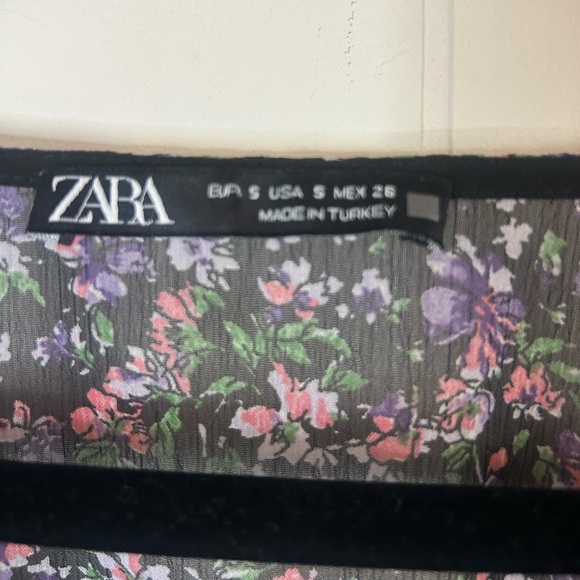 Zara, size small, Cropped Blouse Floral Long Sleeve Ruffle V Neck sheer - Picture 4 of 6